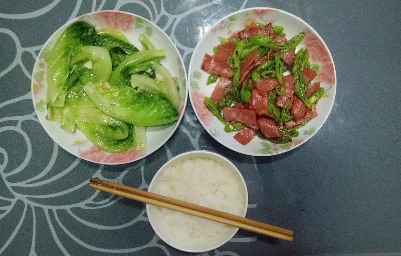 晚飯后養(yǎng)生小知識(shí)，晚飯時(shí)按序做5件事，舒暢安康還養(yǎng)身！