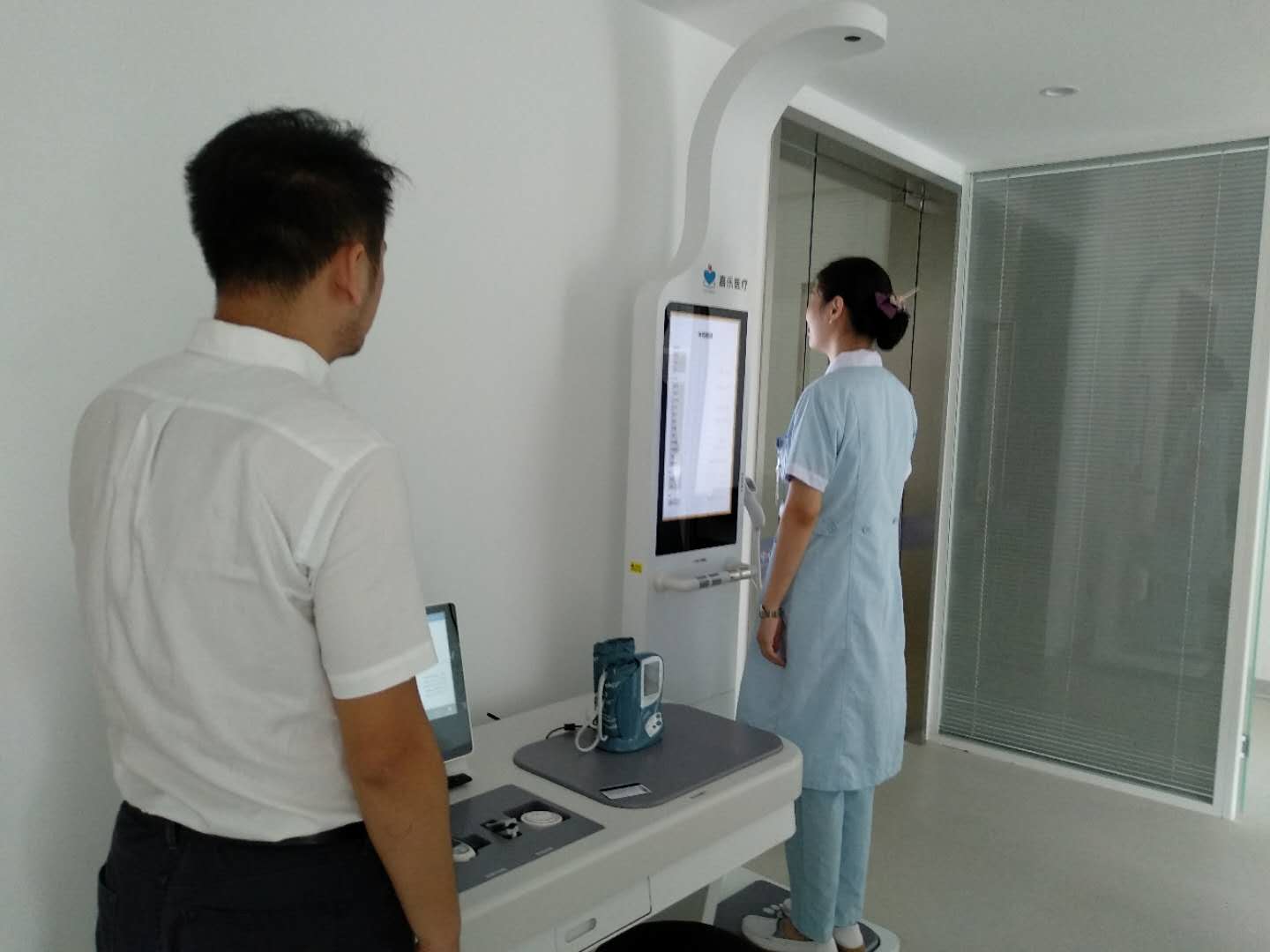 康養(yǎng)社區(qū)中的健康管理設(shè)備有哪些？健康一體機(jī)適合康養(yǎng)社區(qū)嗎？